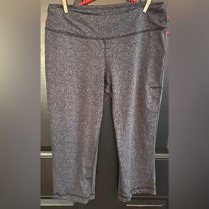 Women’s Be Inspired workout Capri pants. Black and grey size Medium